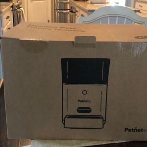 Petnet Dog Feeder